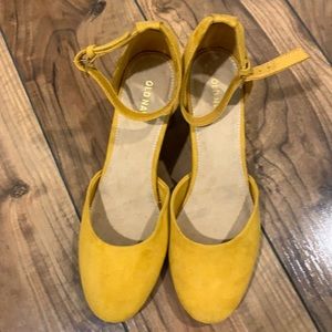 Old Navy Mustard Faux Suede mid block heels
